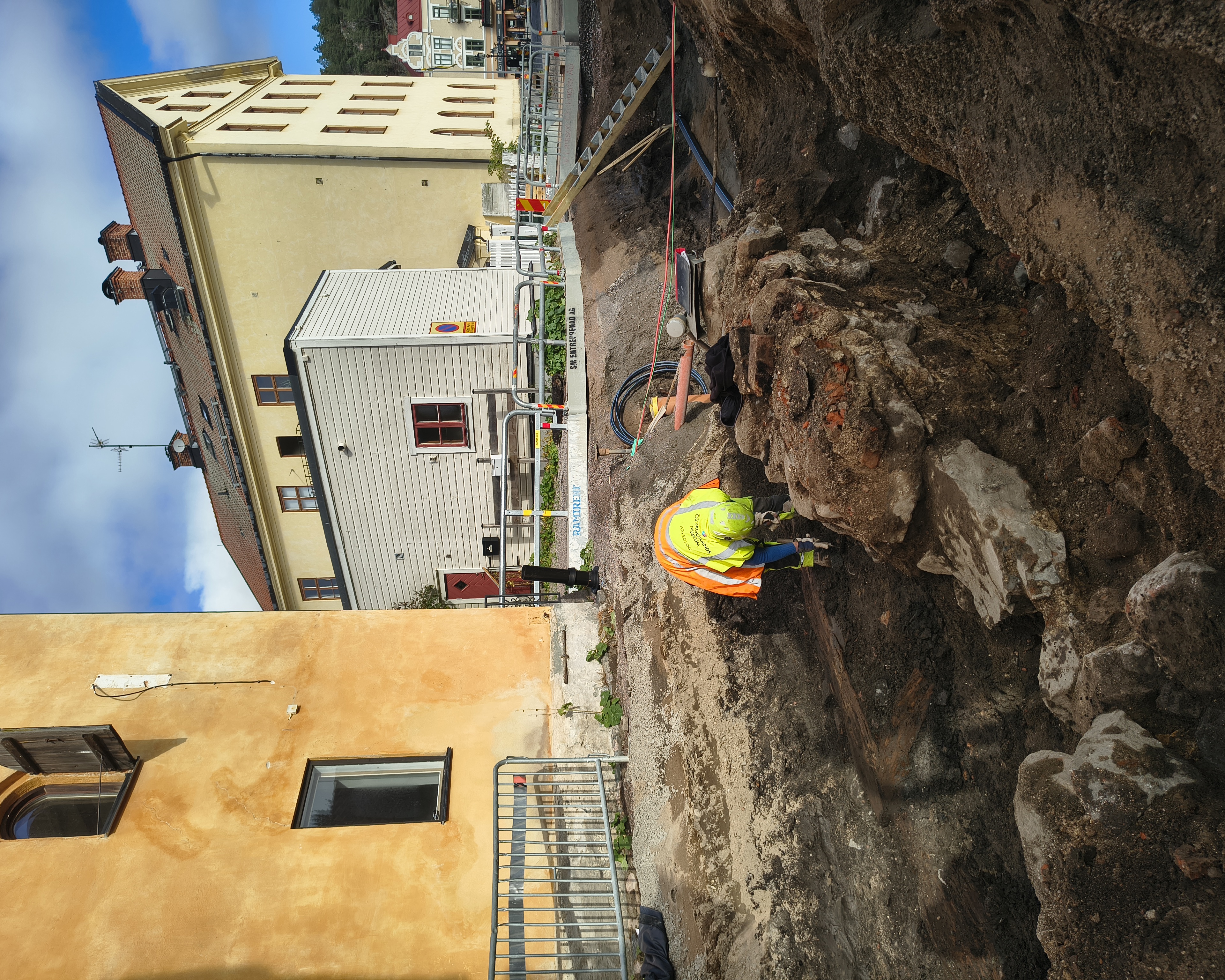 Arkeologisk undersökning på Munkbrogatan i Söderköping.