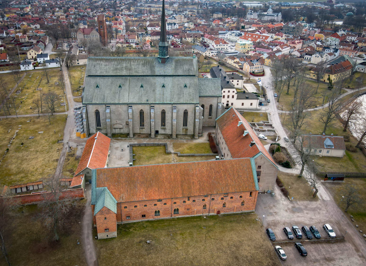 Bild ovanifrån på klosterområdet i Vadstena.