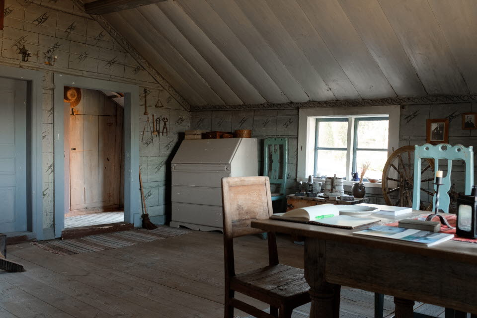 Rum med möbler och föremål 