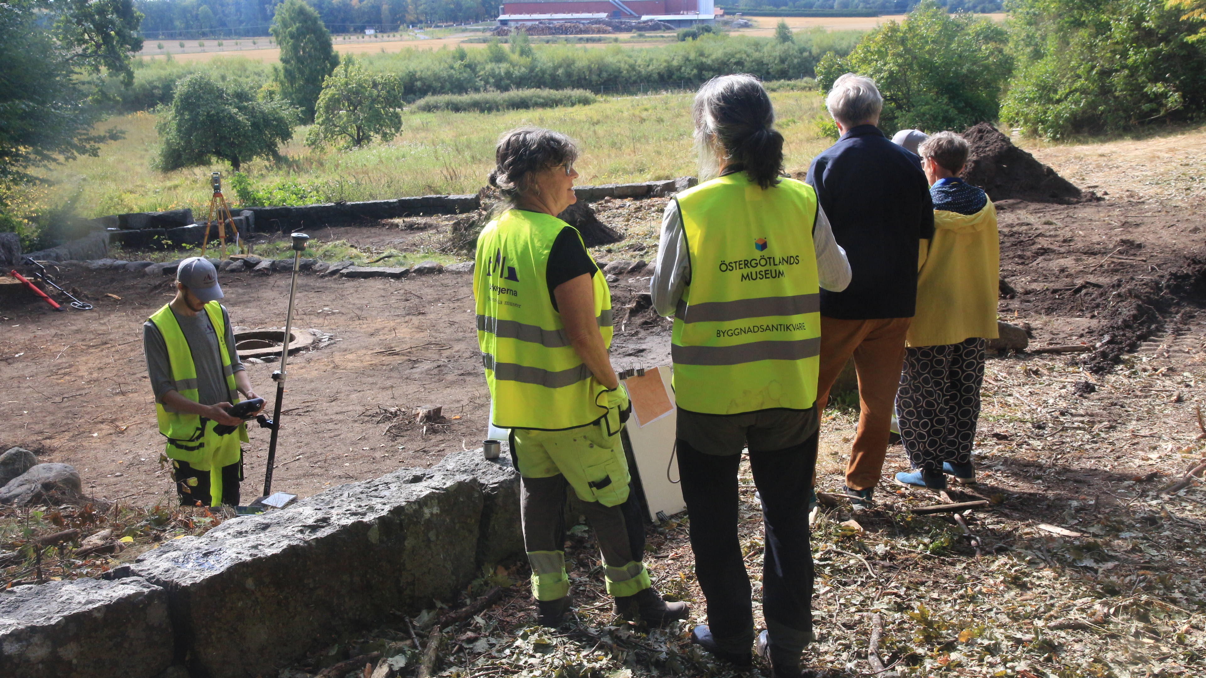 Trädgårdsarkeologiskt projekt under ledning av Arkeologerna i samarbete med Östergötlands museum.