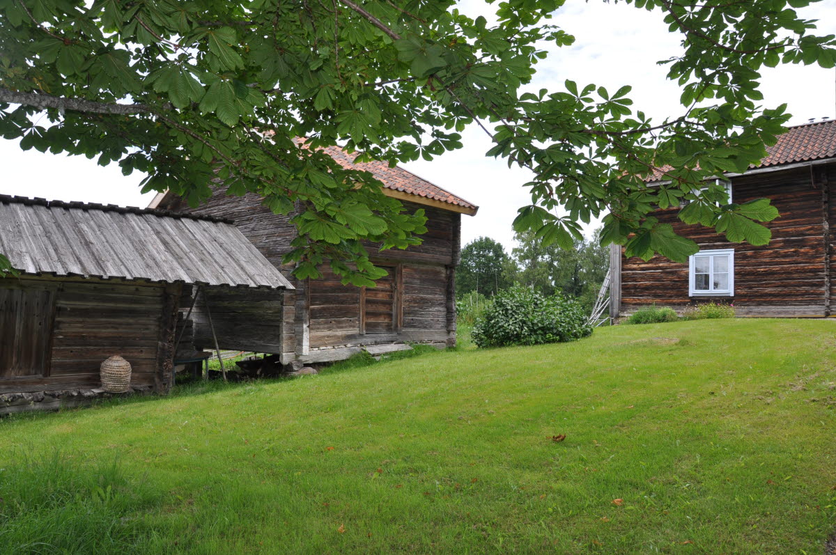 Byggnader vid kulturreservatet Smedstorps dubbelgård i Ydre kommun