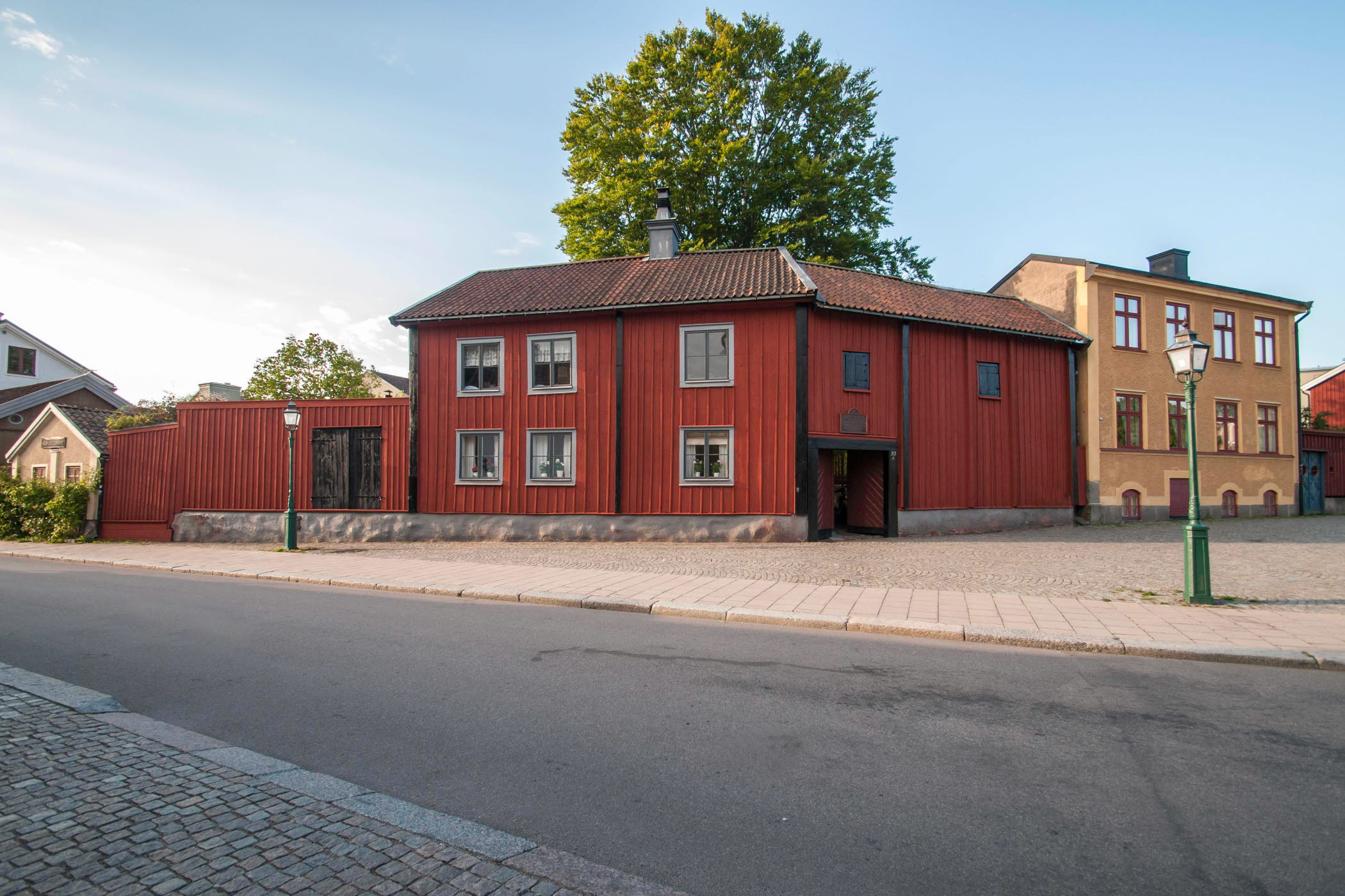 Onkel Adamsgården i Linköping, exteriör 