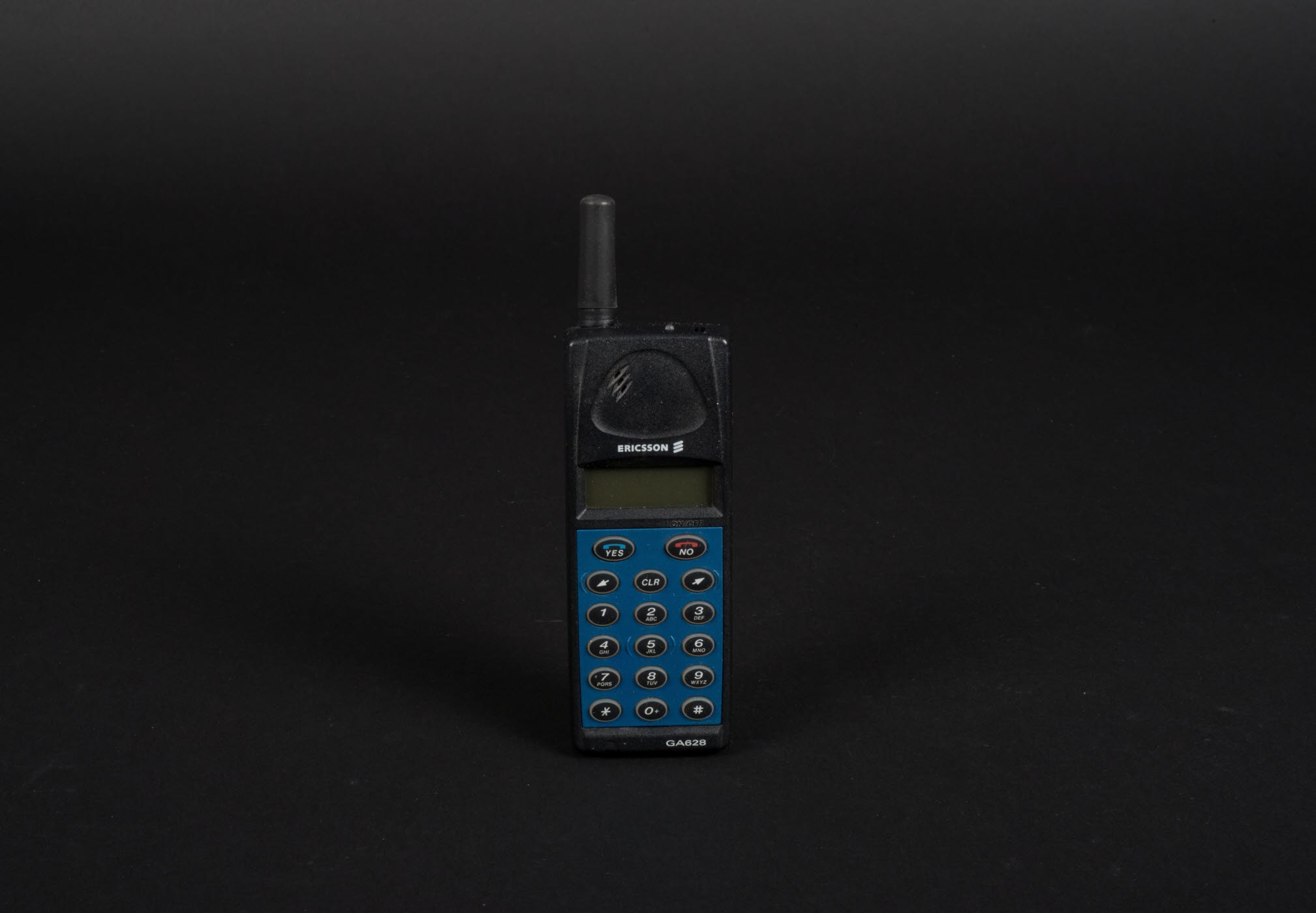 Bild av framsida på Ericssons mobiltelefon GA 628