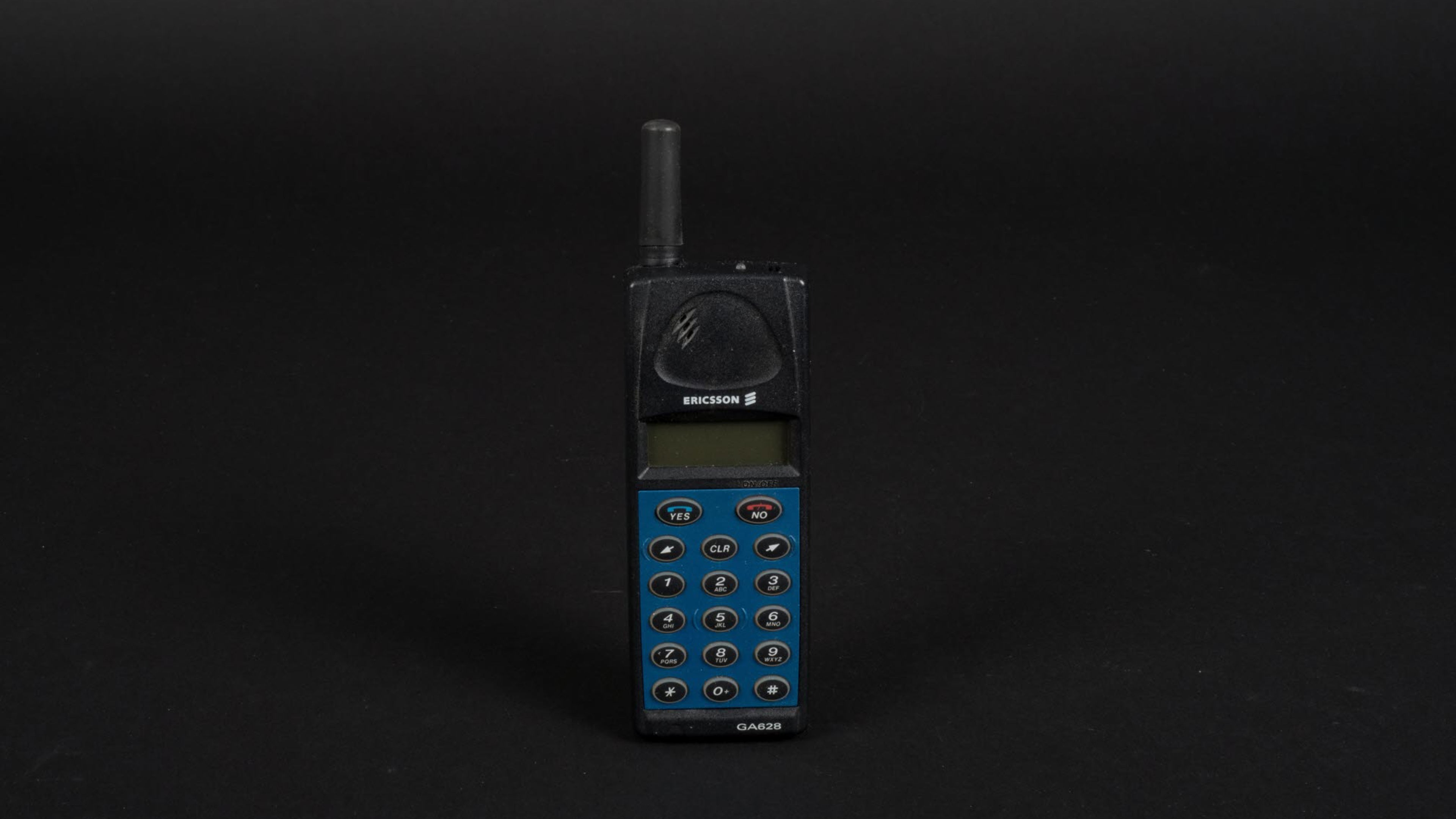 Bild av framsida på Ericssons mobiltelefon GA 628