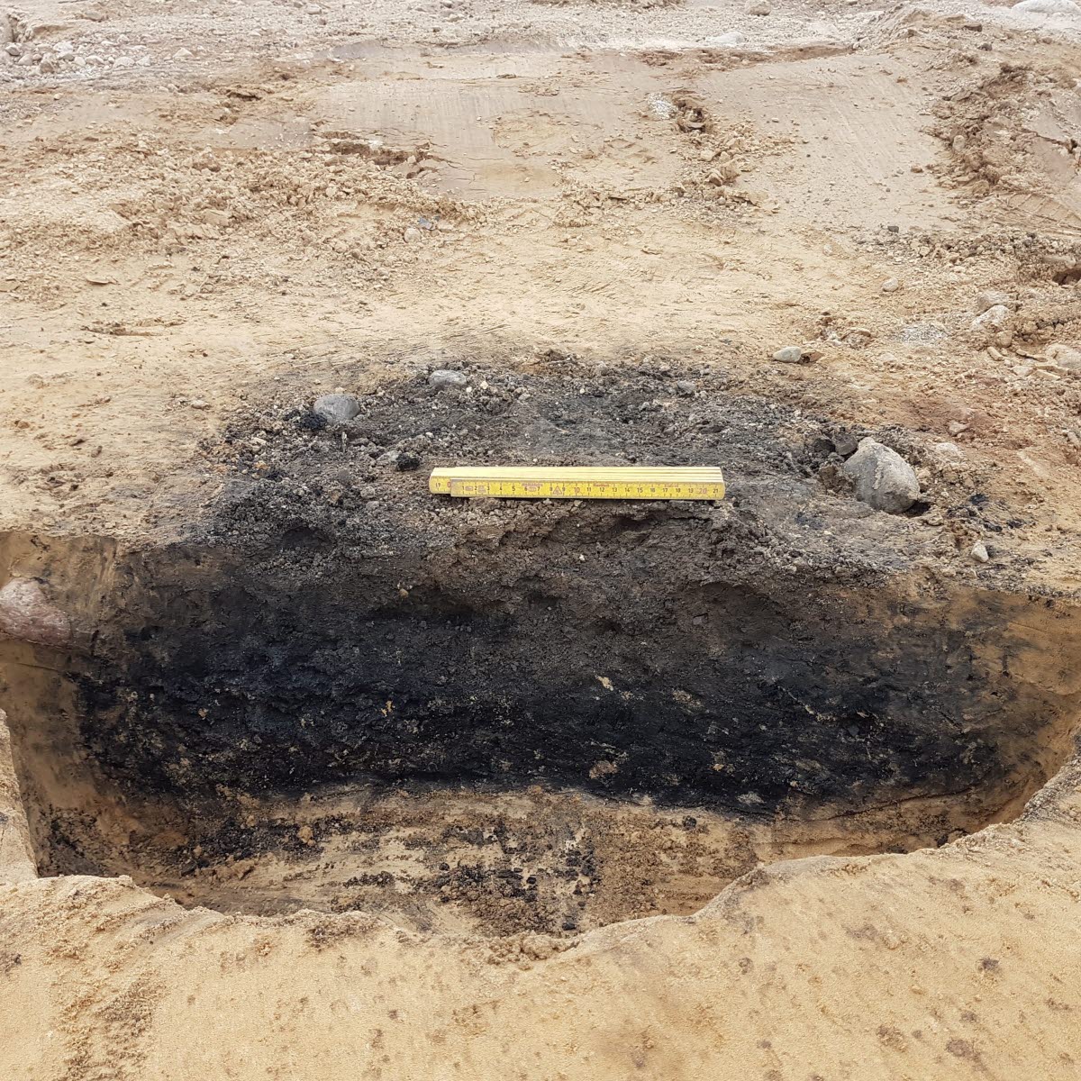Härd från järnåldern. Fynd från arkeologisk undersökning av Galgiebergs lyckorna, Skänninge gamla avrättningsplats.