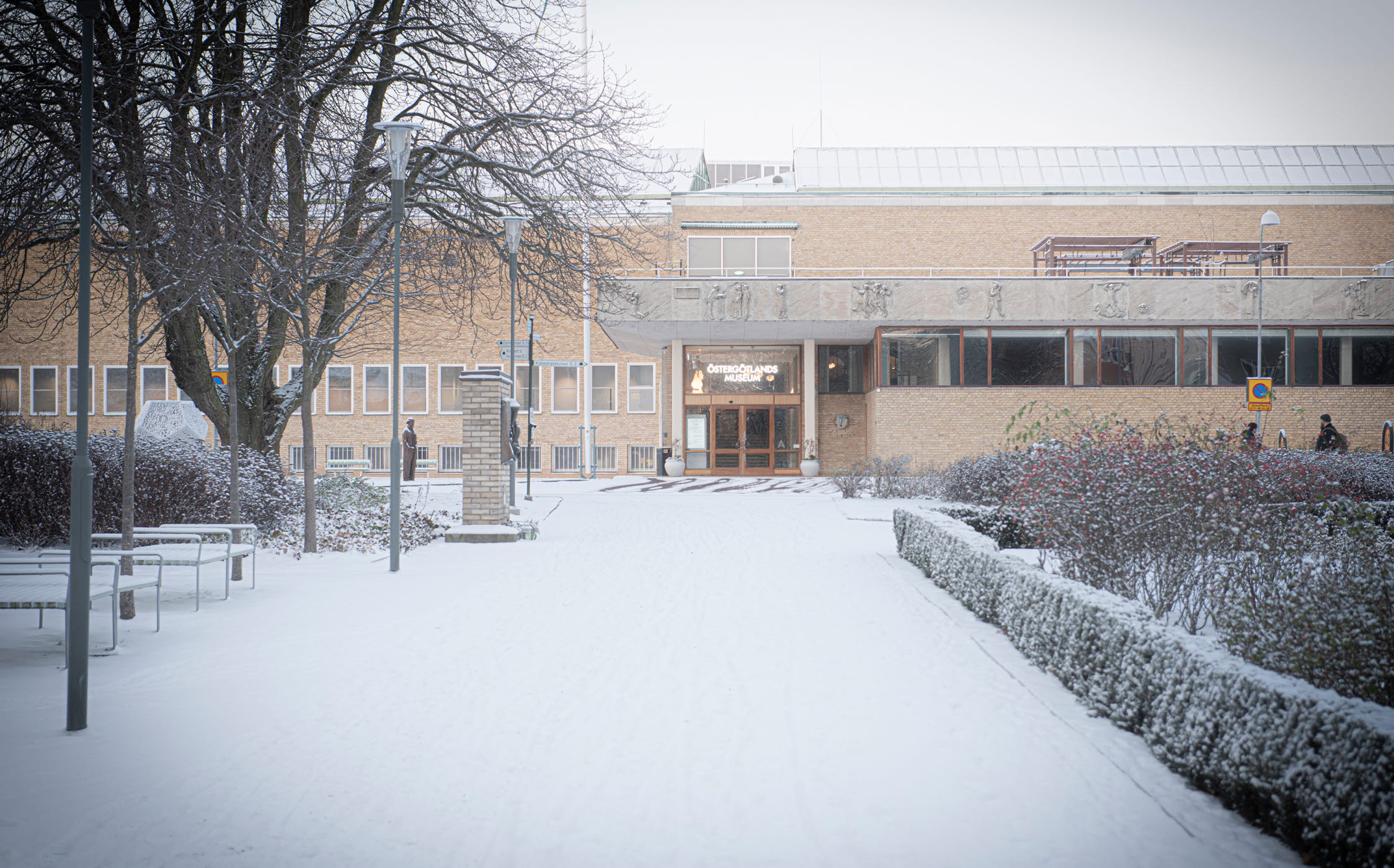 Exteriör vinterbild på Östergötlands museum.