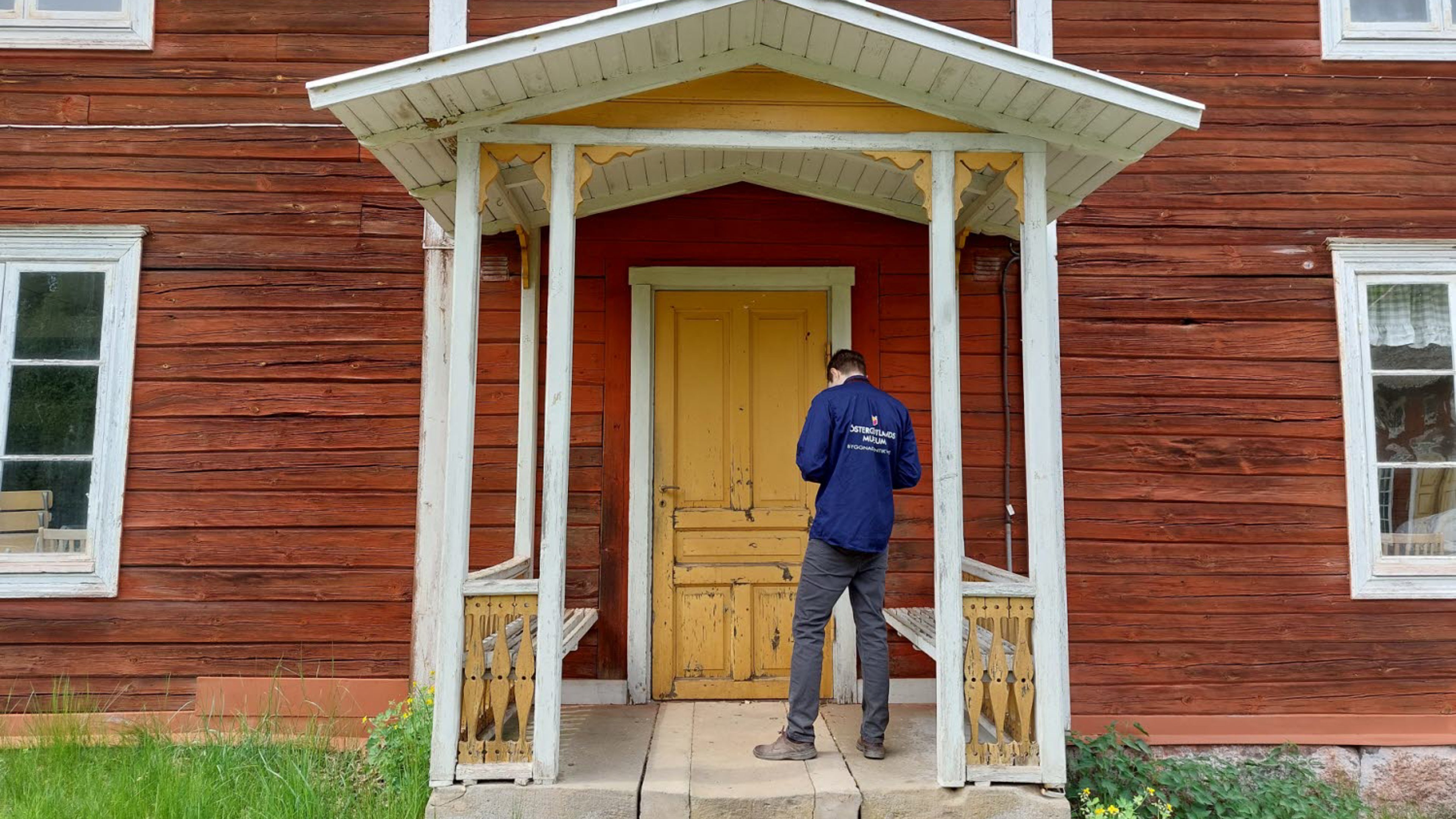 Exteriörbild från Medevi Brunn med byggnadsantikvarie Johan Bergström.