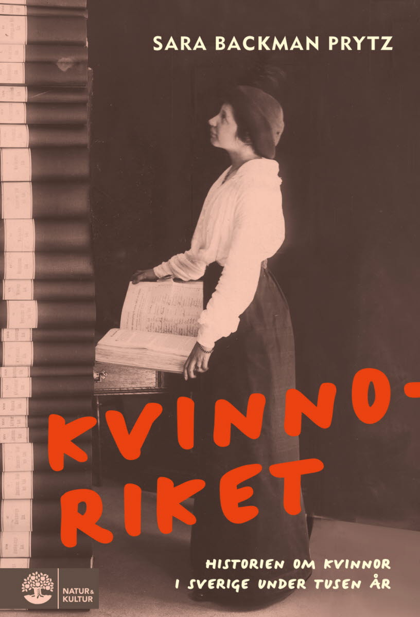 Sara Backman Prytz föreläser utifrån sin bok Kvinnoriket.