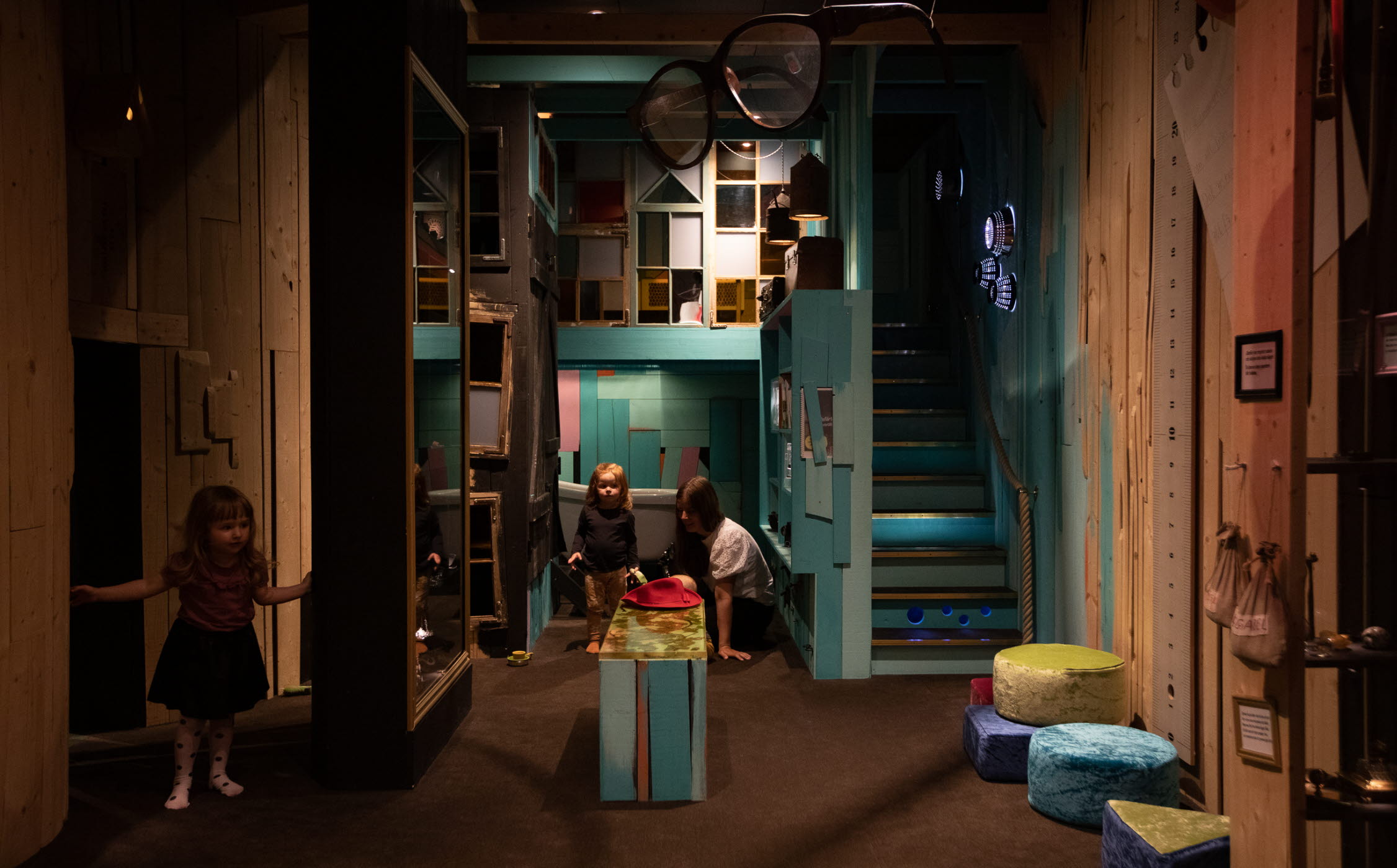 Bild på barn som leker. Utställningen Viljans värld 