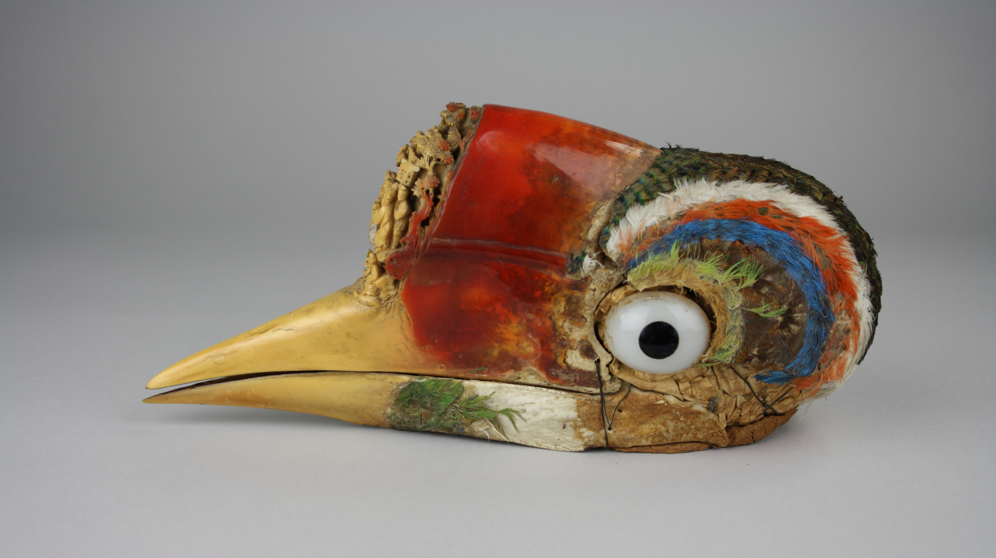 Japansk elfenbensskulptur, ett fågelhuvud