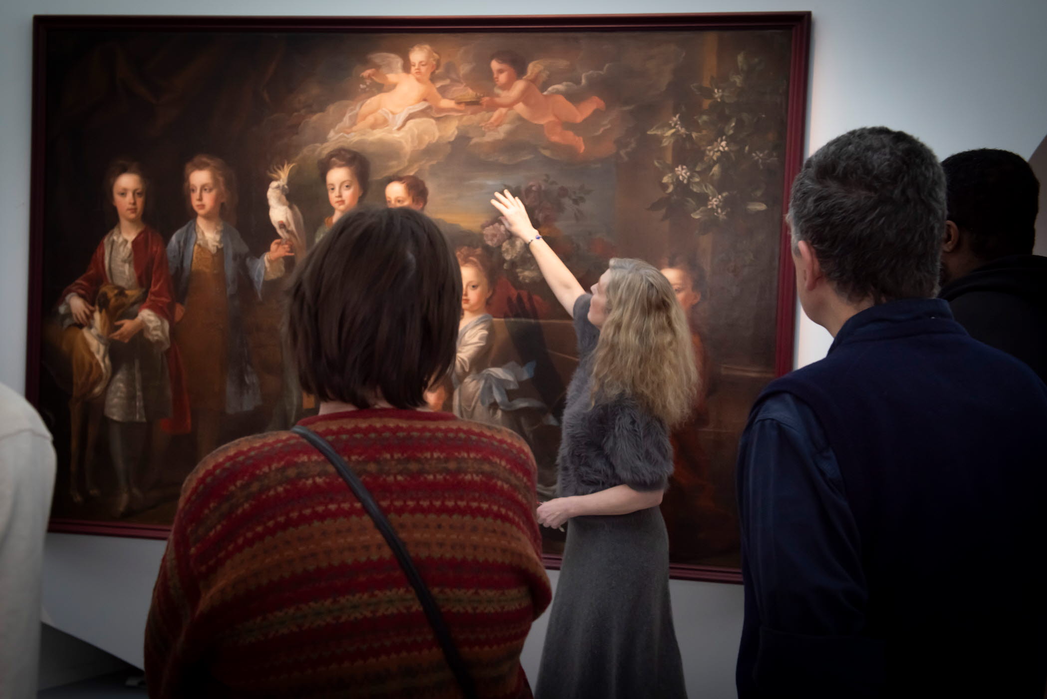 Visning i Verkligheter med konstpedagog Åsa Nyberg Botshinda. Här pratar hon om porträttet av barnen Devischer.