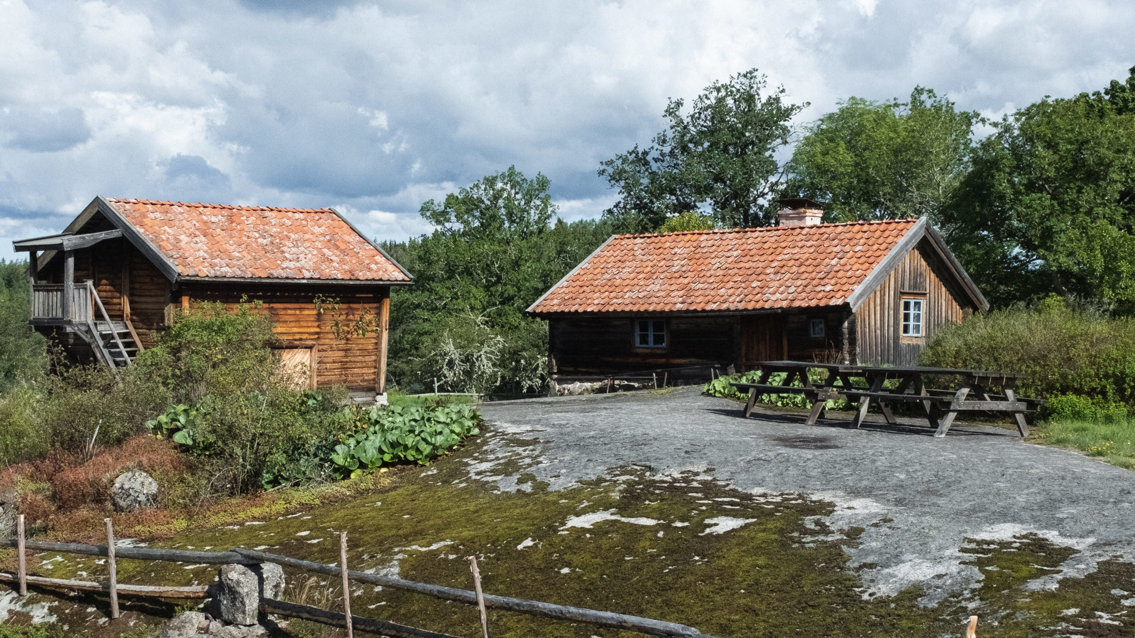 Två trähus 