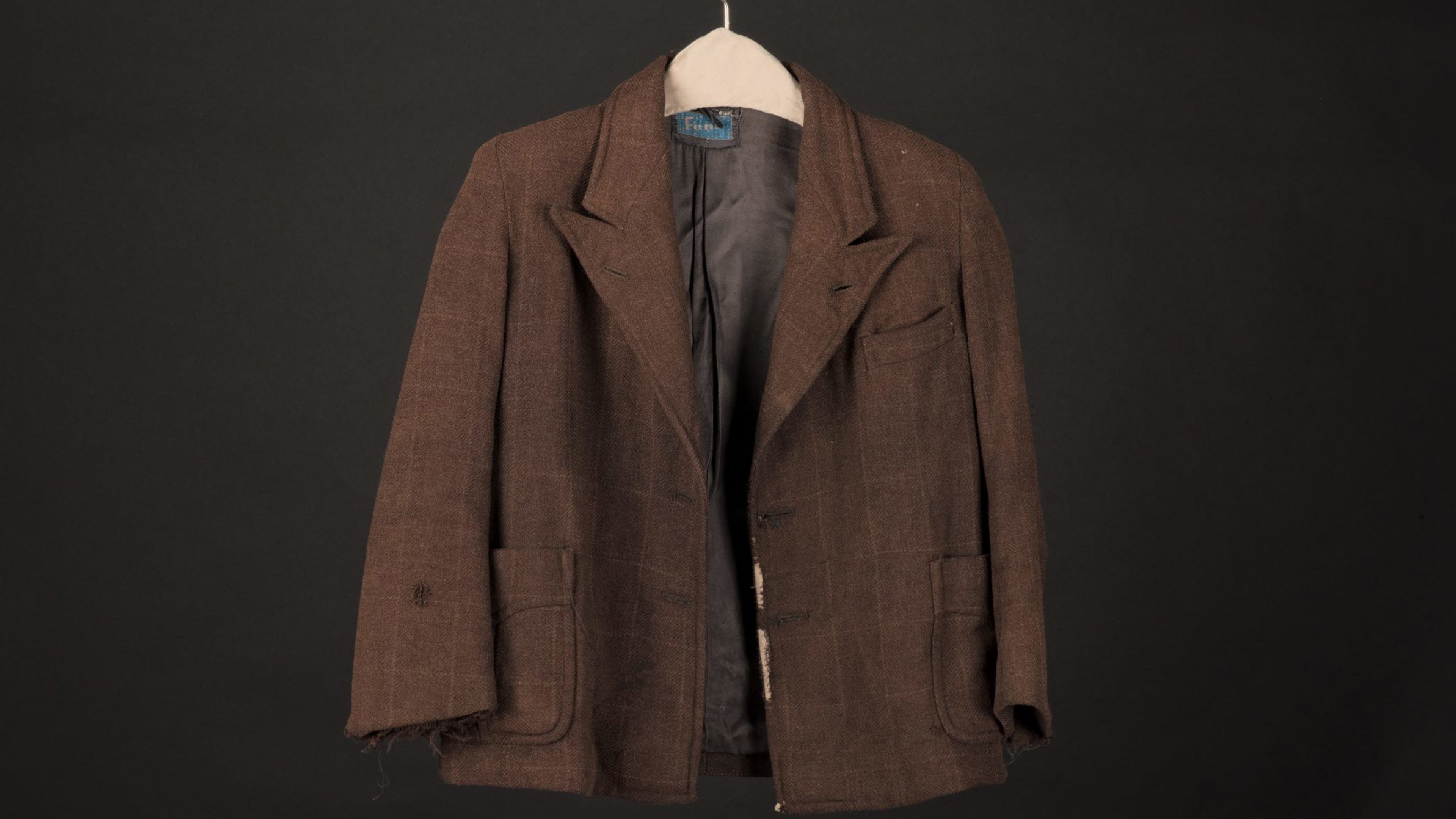 Brun barnjacka i ylletyg från 1940-talet