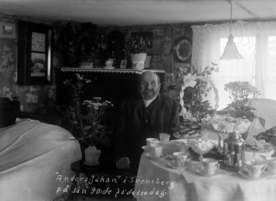 Anders Johan Andersson tar emot vid sin 90:e födelsedag 1926.