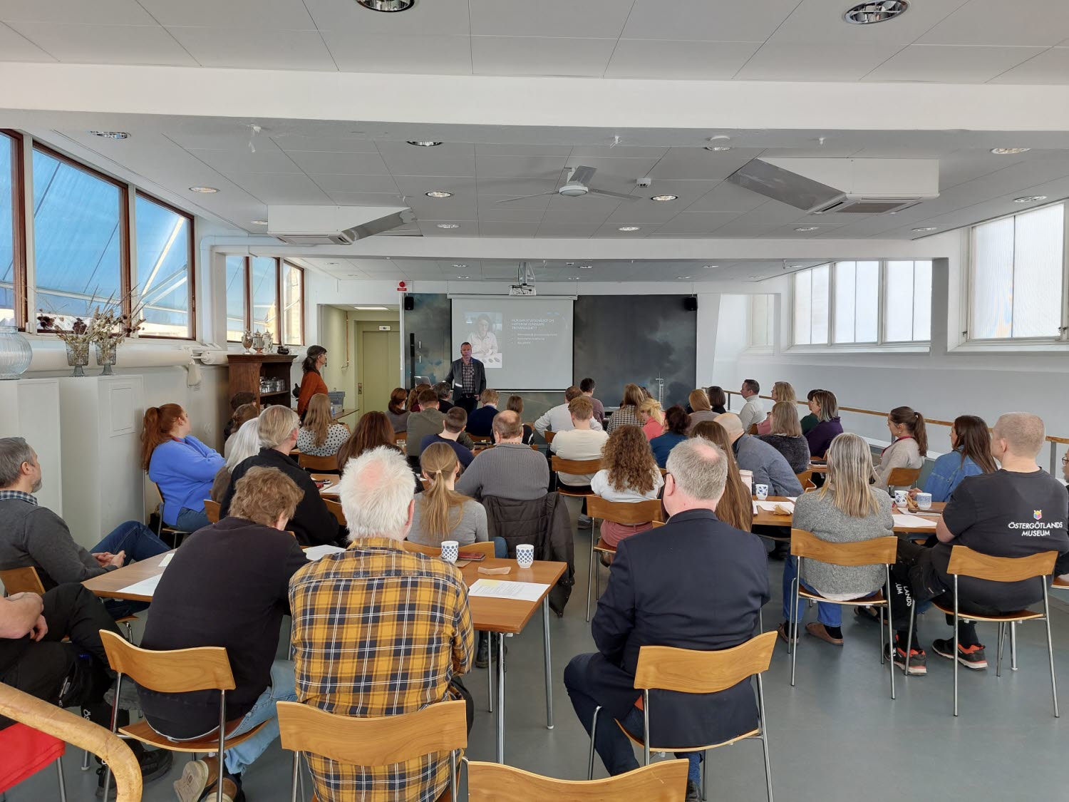 Museets forskningsledare Björn Lilieblad ger ett föredrag om källkritik.