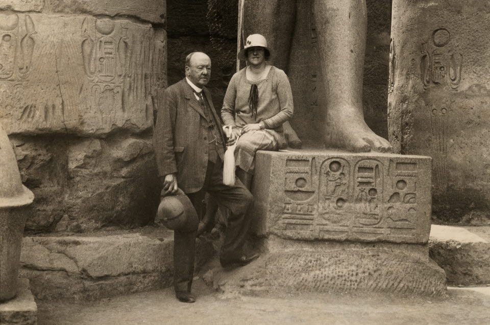 Otto Smith och hans dotter Helmi Adlercreutz i Egypten