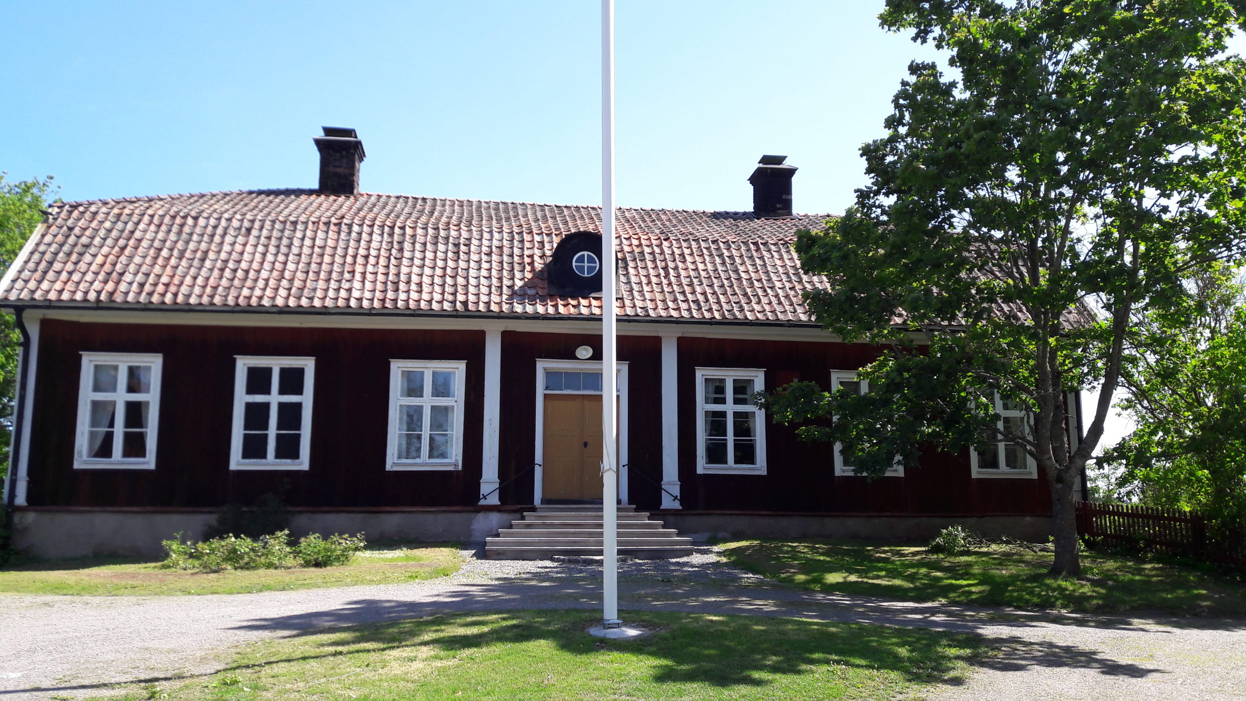 Fillinge tingshus. Rött hus i trä